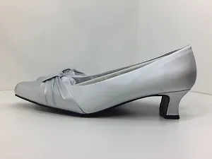 Easy Street Womens 404613 Closed Toe Heels Light Grey Size 7 Pair of Shoes